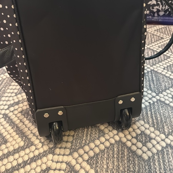 BNWOT 31 rolling Traveler bag. Polka dot. - Picture 7 of 8